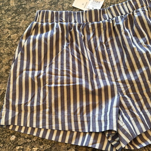 Cotton On Striped Blue and tan Women's Shorts NWT 10 - Picture 2 of 8
